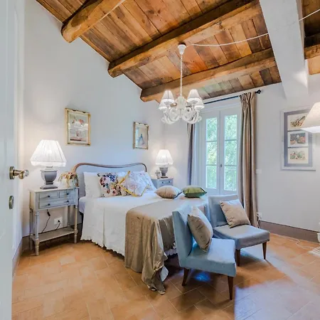 Villa With Secret Garden *